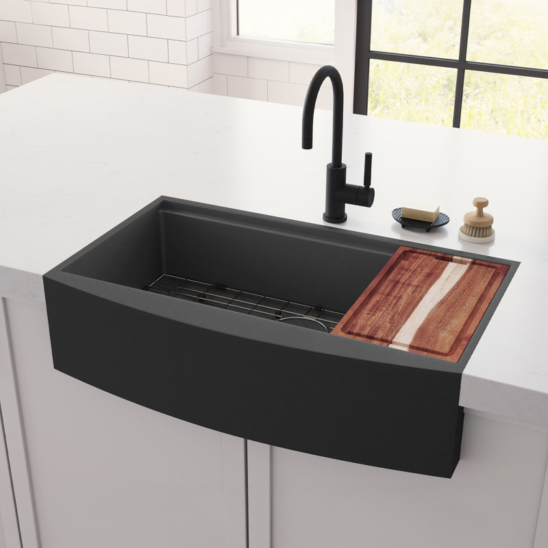 Évier de poste de travail simple à tablier frontal 31 po avec accessoires Santa Cruz Santa Cruz, Bronze-noir