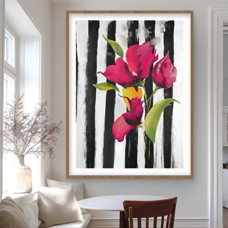 Fleurs sur rayures noires et blanches | Reproduction encadrée avec passe-partout