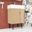 Meuble-lavabo élégant avec lavabo en céramique, rangement à droite et détails dorés-83225129