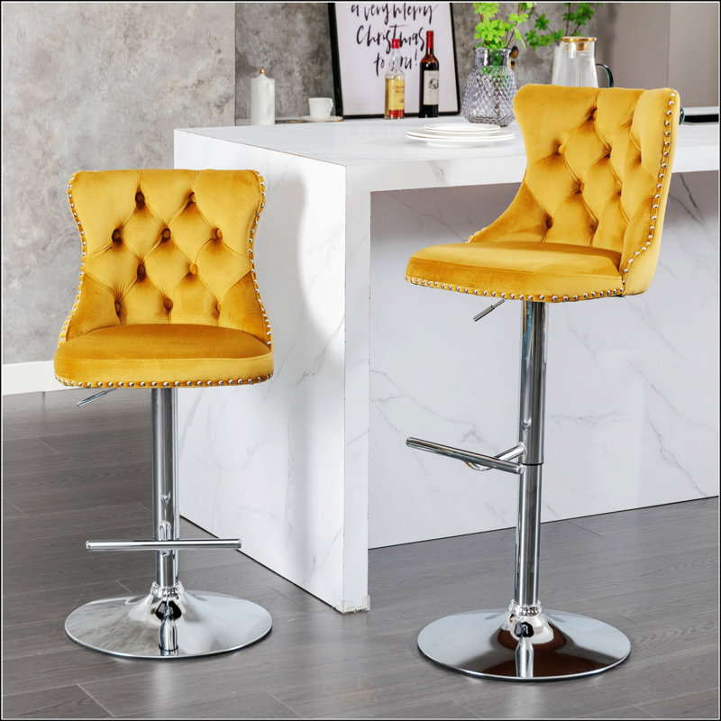 Tabourets de bar pivotants en velours avec hauteur de siège réglable, base chromée rembourrée moderne pour le confort d'un pub et d'un îlot de cuisine