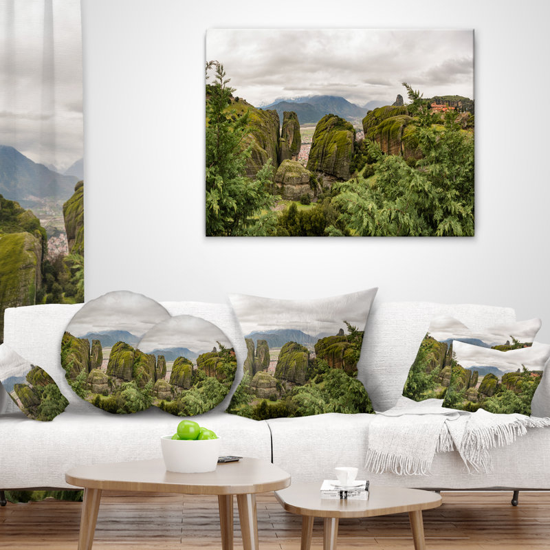 Coussin Schafer Paysage des Météores en Grèce, 16 po x 1 po, Coussin décoratif