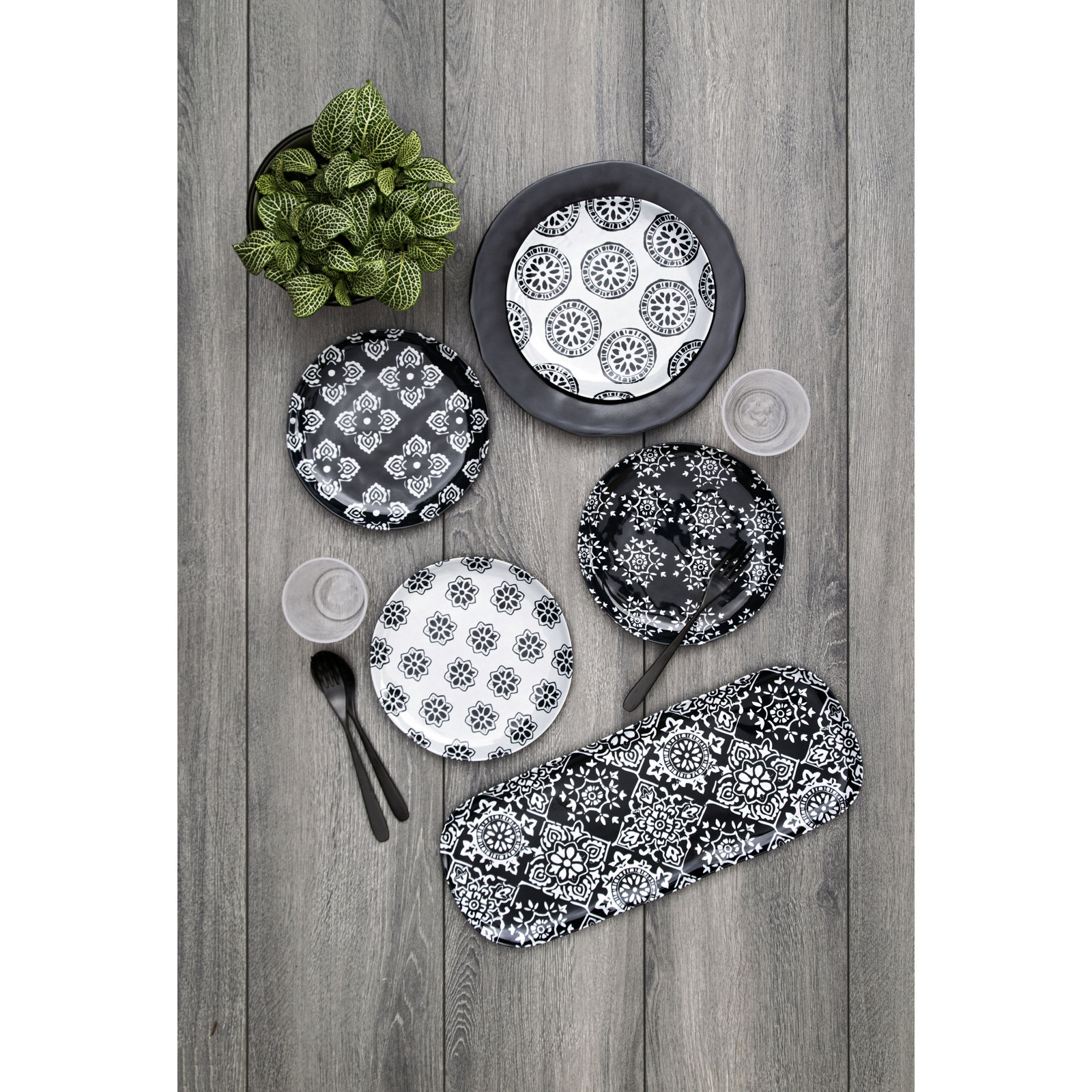 RE/FINE™ Laya 9" Salad Plate, Black