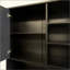 Armoire de buanderie avec portes et tablette, panier à linge inclinable, plusieurs espaces de rangement, style autoportant, tablettes ouvertes, tablette réglable