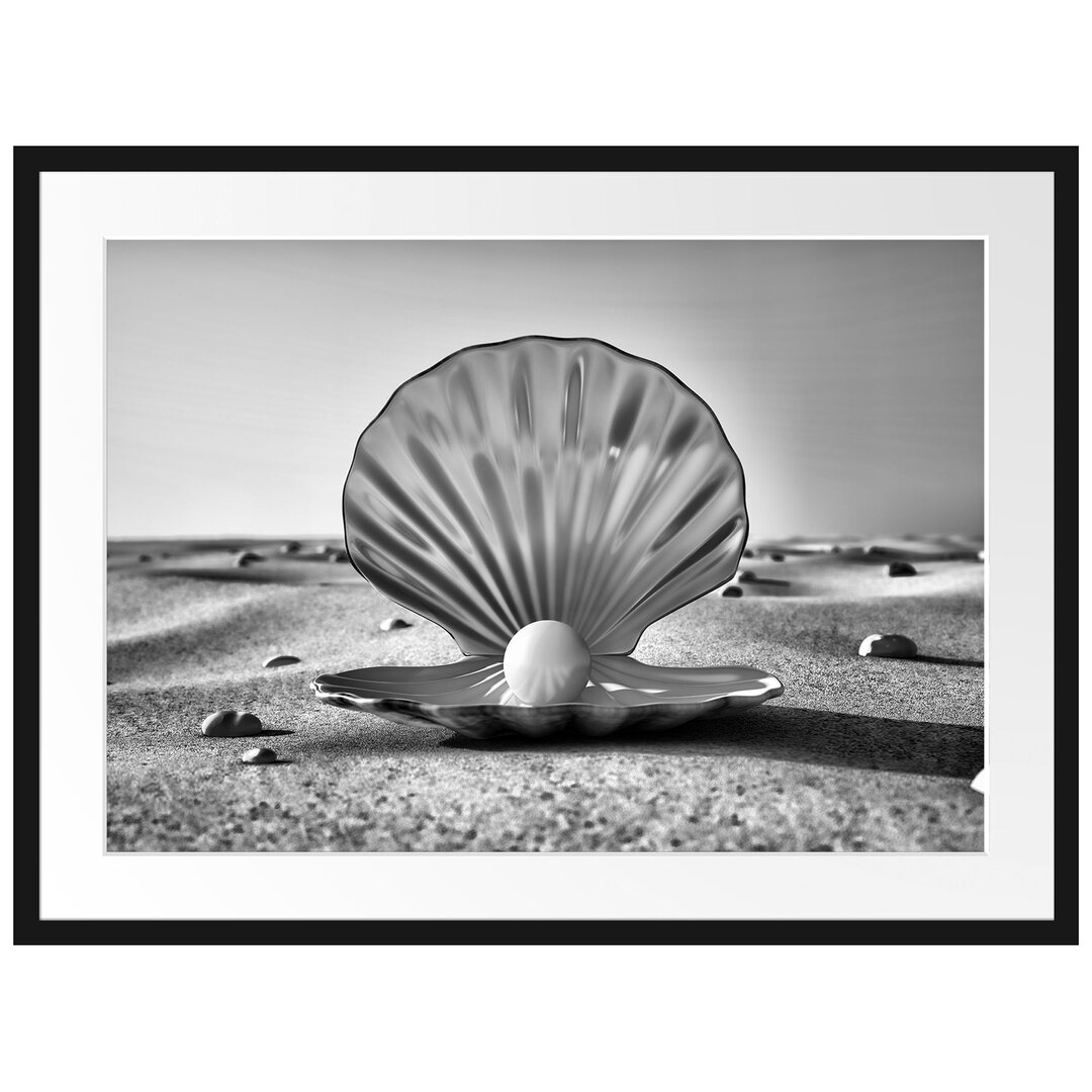 Gerahmter Fotodruck Perlmuschel am Strand