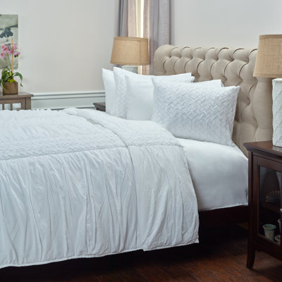 Carly Modern & Contemporary Cotton Quilt