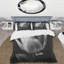 Gros plan sur un ensemble de housse de couette en microfibre / polyester tulipe noir et blanc-368545301
