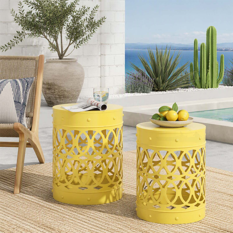 Ensemble de tables d'appoint d'extérieur modernes en métal avec design en fer découpé, durable et élégant pour tout espace de vie.