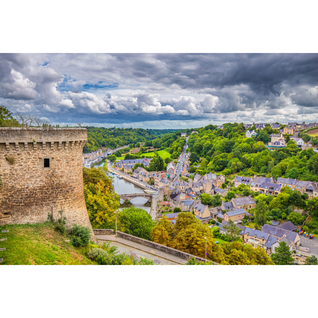 Dinan, Bretagne, Frankreich - Kunstdrucke auf Leinwand