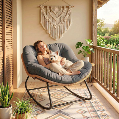 Fauteuil à bascule Papasan Outsunny, fauteuil à bascule surdimensionné en osier pour intérieur et extérieur avec coussin, fauteuils à bascule œuf d'extérieur en rotin PE pour salon, jardin, patio, balcon