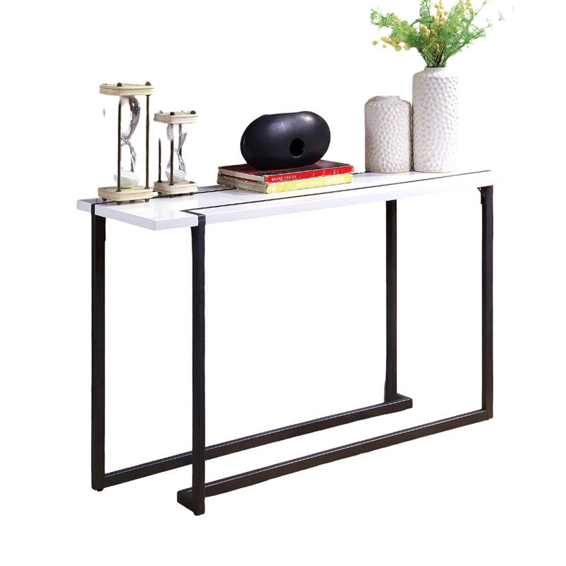 Pieds de table de style moderne et contemporain se prolongeant sur le plateau de la table. Structure en métal et acier, finition blanche et bronze. Table basse - non incluse