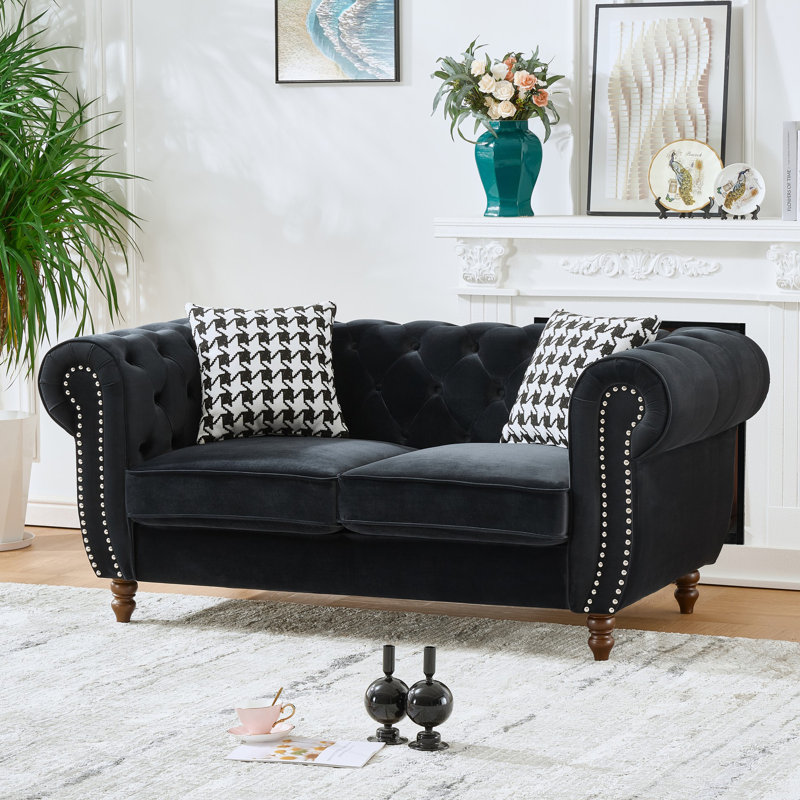Canapé en tissu d'ameublement en velours de 67 po avec accoudoirs roulés et têtes de clous Chesterfield 67 po., Noir