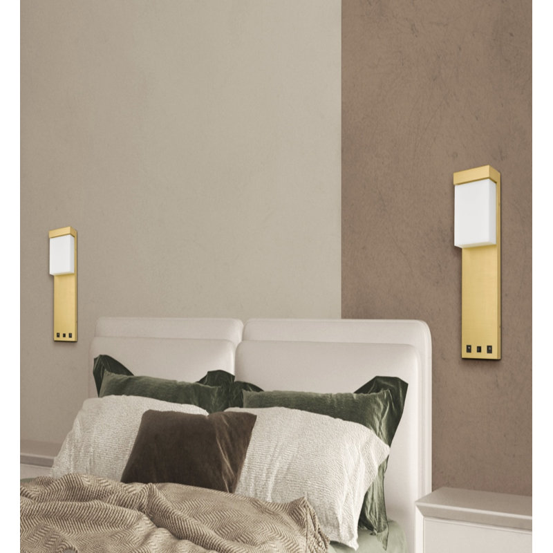 Applique murale de chevet Getafe DEL 18 po H, finition or satiné, 10 W, 650 lumens, avec interrupteur à bascule et 2 ports de chargement USB