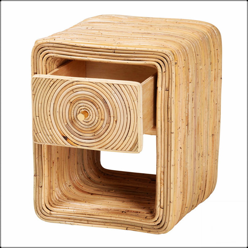 Table de chevet bohémienne en rotin naturel à 1 tiroir avec tablette ouverte, parfaite pour le rangement et le décor élégant d'une chambre à coucher.