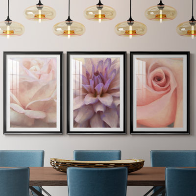Doux pétales de fleurs I - reproduction sur mesure encadrée de qualité supérieure - 3 pièces
