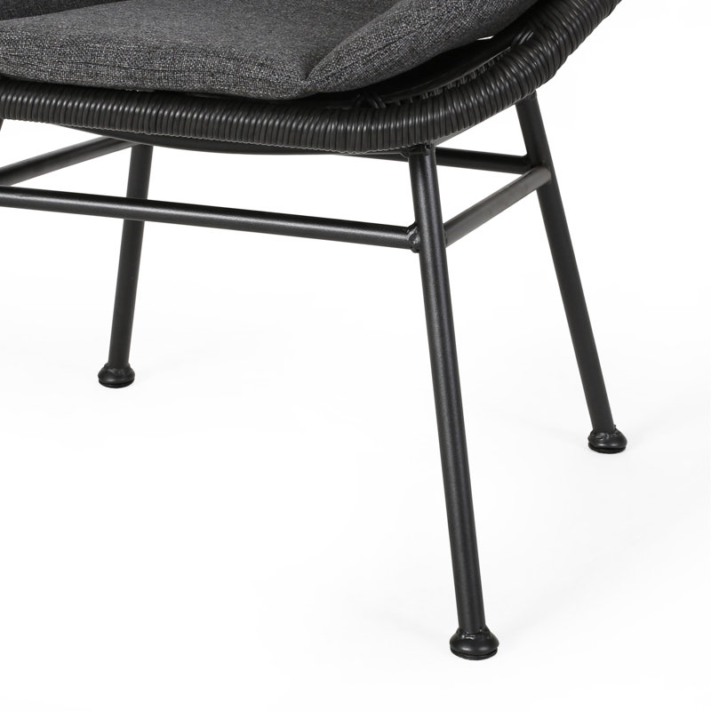 Mobilier d'extérieur gris avec structure en fer et coussins de chaise rembourrés et rembourrés