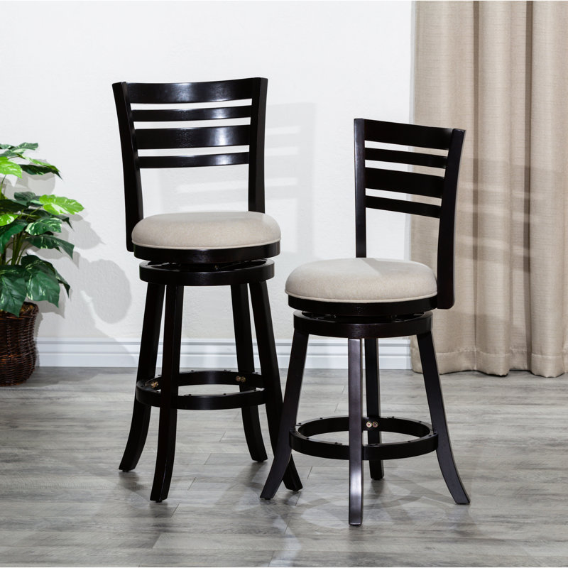 Tabouret de comptoir pivotant à hauteur de lattes de 24 po avec finition à lattes et tabouret en bois massif massif avec dossier, assise en tissu et confortable