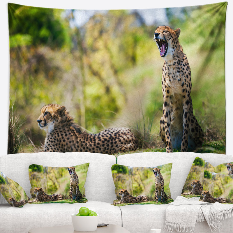 Tapisserie de l’herbe cheetahs de détente africaine, H 68 po x l 80 po