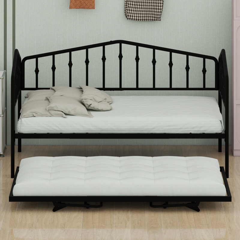Lit de jour avec lit gigogne ajustable, double l'espace d'accueil des invités grâce à sa construction stable et durable.