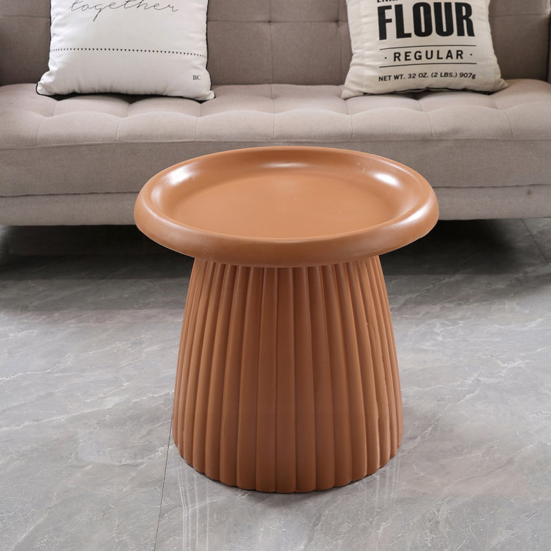 Table d'appoint légère en terre cuite cannelée