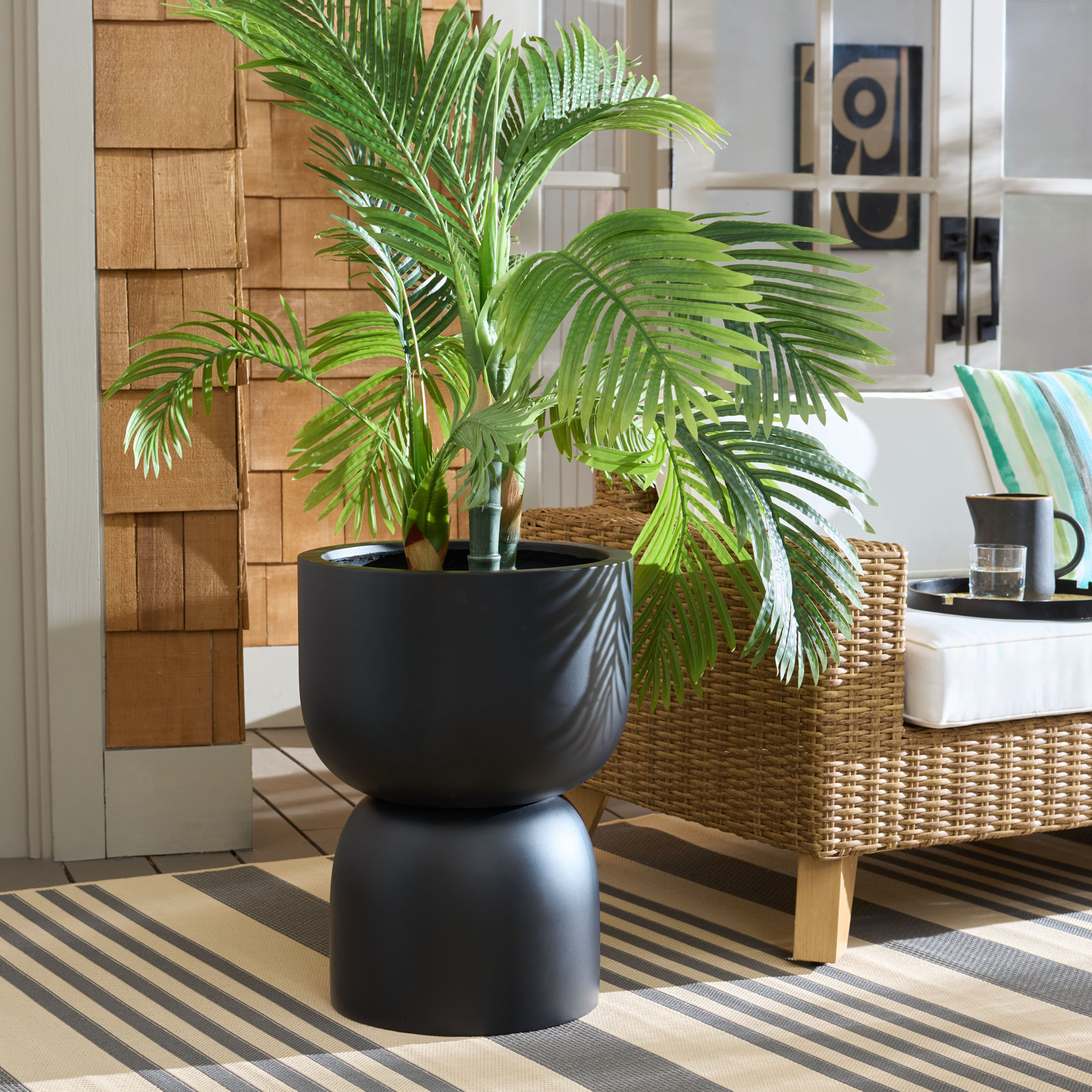 Ricco Pedestal Planter, Black