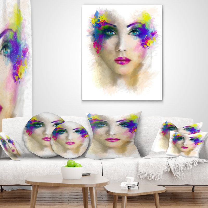 Coussin décoratif designart’fantast femme avec fleurs bleues’abstract, 18 po x 18 po, Coussin décoratif