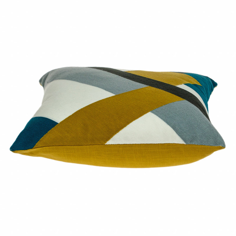 Coussin décoratif brodé à motif géométrique multicolore de 20 po x 20 po Parkland Collection