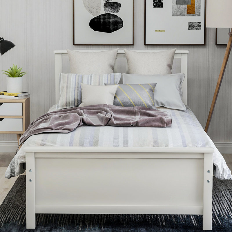 Lit plateforme simple en bois massif avec tête de lit