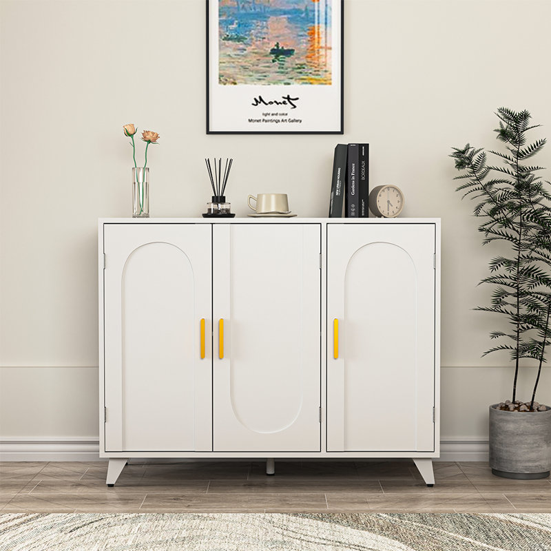 Buffet décoratif avec porte sculptée arquée