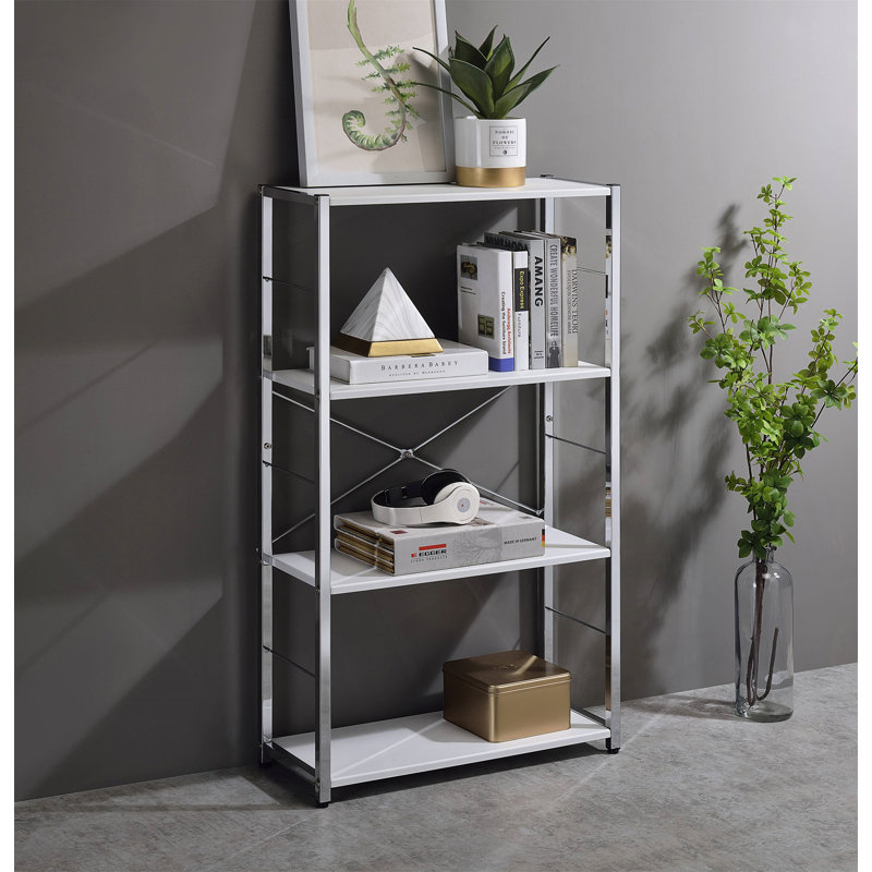Bibliothèque avec 4 espaces blancs et 4 tablettes différentes pour améliorer votre espace de vie extérieur