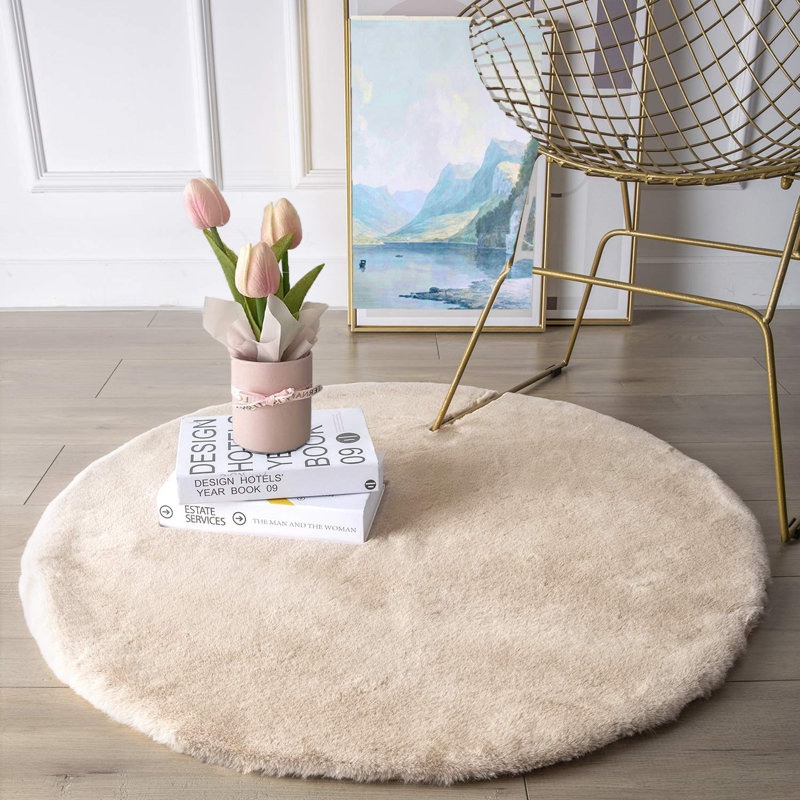 Tapis beige en fausse fourrure tissé à la machine Ruther, Rond 4 pi
