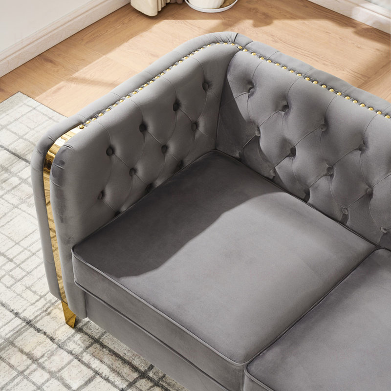 Canapé capitonné en velours avec pieds dorés et canapé Chesterfield avec accents en acier inoxydable doré, Velvet-Grey