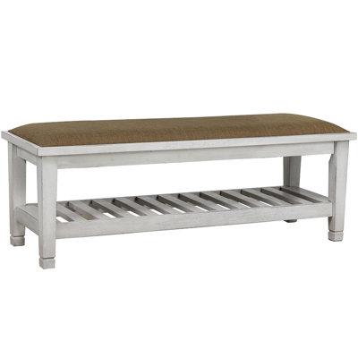 Banc rustique blanc avec coussin confortable et tablette de rangement ton de bois pour le revêtement de chambre à coucher pratique