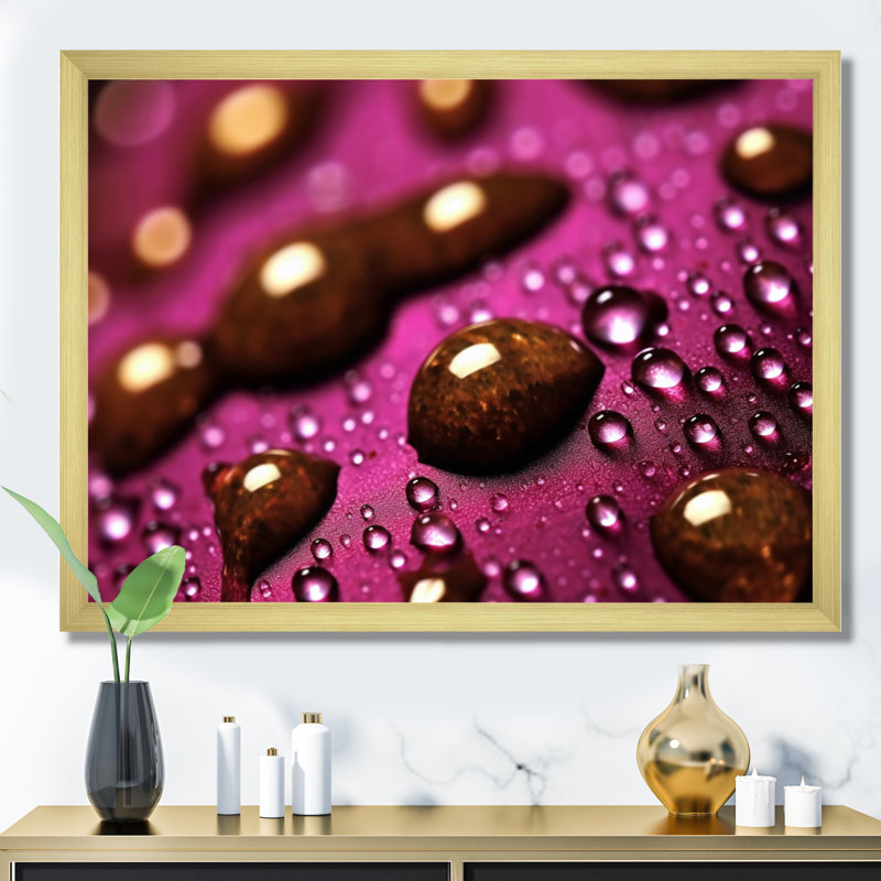 «Red Rose with Raindrops On Black II», reproduction d'art sur toile, Cadre doré à une seule photo, H 16 po x l 32 po x P 1 po