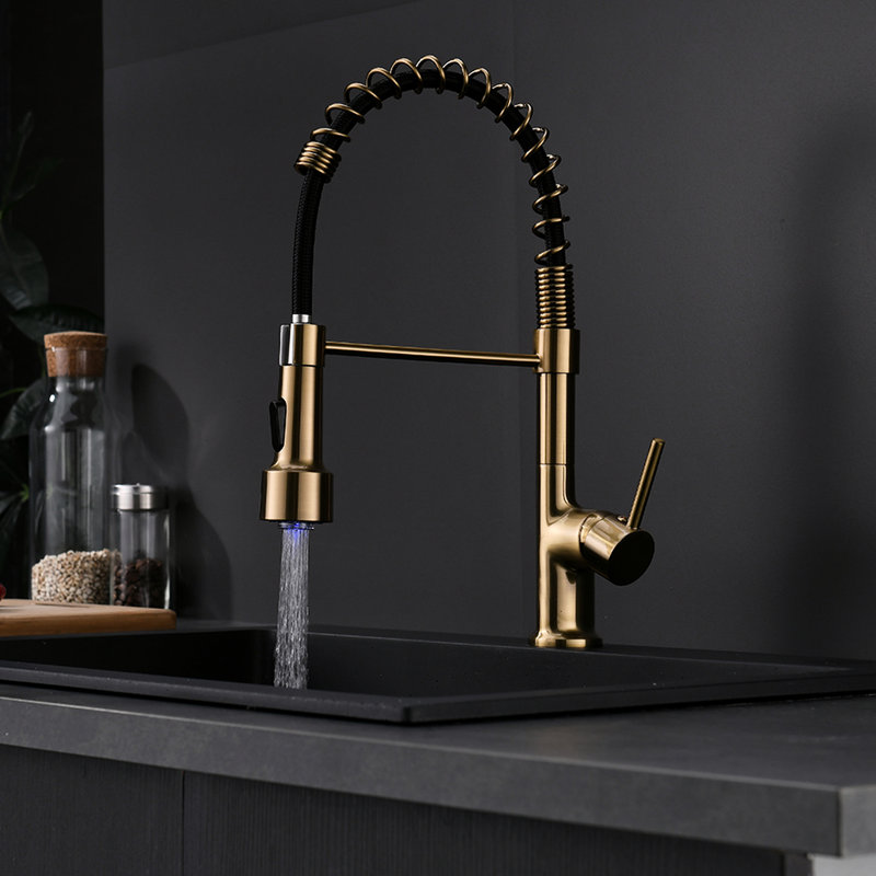 Robinet de cuisine à DEL avec bec rétractable, levier simple or, rotation à 360 °, modes de jet et de jet pour les cuisines, éviers, robinets, appareils électroménagers et accessoires de décoration modernes et contemporains