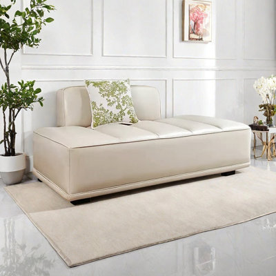 Chaise longue spacieuse pour l'intérieur en similicuir