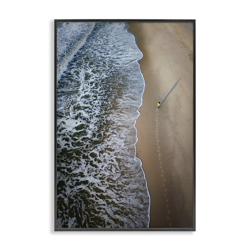 Vue aérienne verticale de la plage, estampe numérique encadrée par Rick Berk, Giclée encadrée noir minuit, H 24 po x l 16 po