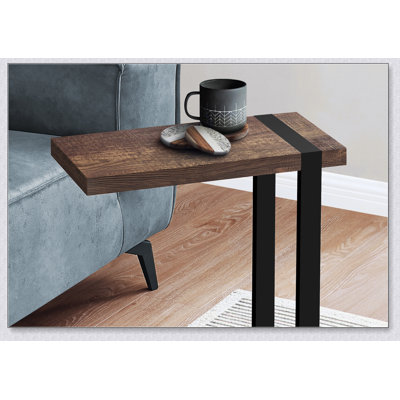 Table d'appoint en forme de C avec aspect bois récupéré et structure en métal noir, pour le salon et la chambre à coucher