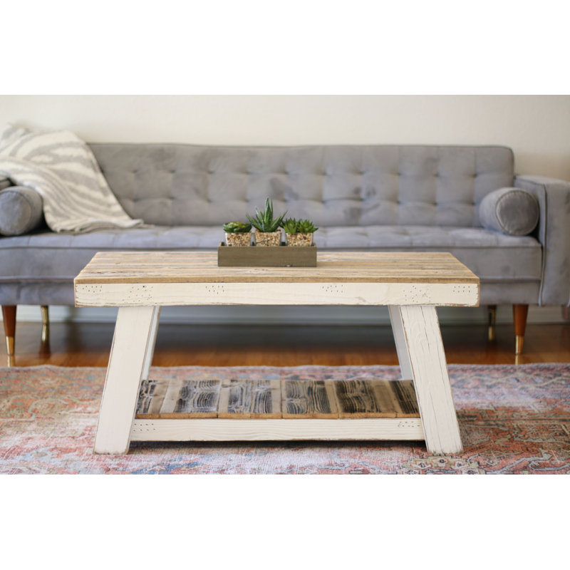 Table basse à 4 pieds avec rangement Altamease
