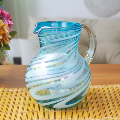Pichet en verre recyclé soufflé à la main Ivy Bronx