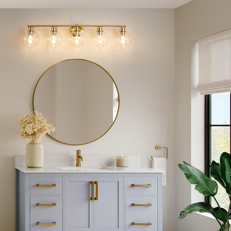 Luminaire de salle de bain moderne à 5 lumières avec abat-jour en verre transparent, applique murale dorée pour éclairage en miroir, douilles E26, installation facile