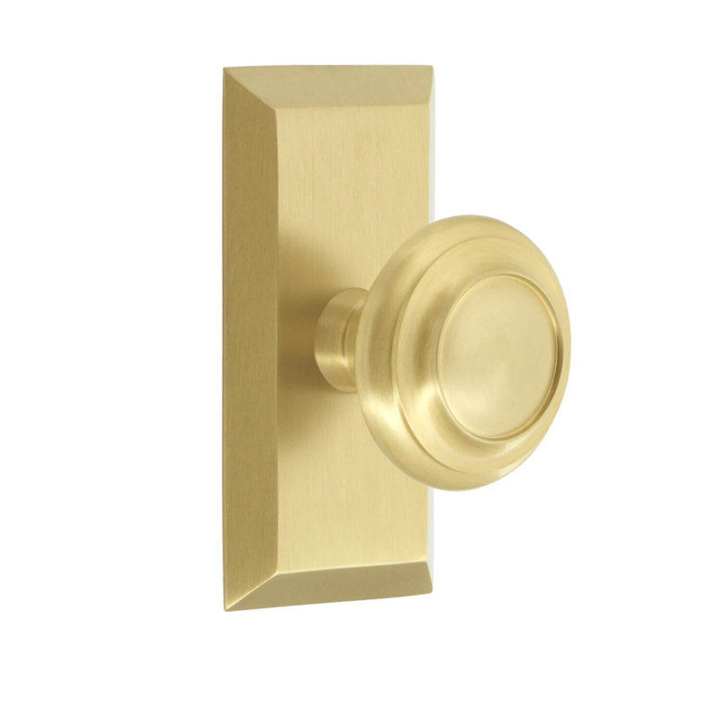 Assiette courte avec bouton circulaire Grandeur Fifth Avenue, Laiton satiné, 2.75"