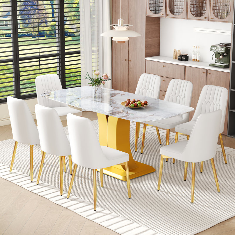 Élégant ensemble de salle à manger blanc et doré avec table en verre de marbre et chaises ergonomiques pour salles à manger modernes