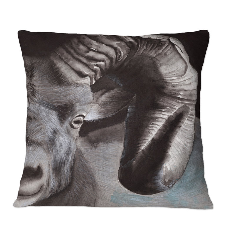 Portrait d'un bélier avec corne enroulée - Coussin décoratif imprimé nautique et côtier, 16 po x 16 po
