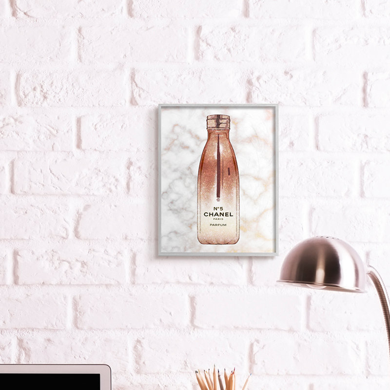 Bouteille d'eau sur marbre pour femmes, Cadre noir, H 14 po x l 11 po