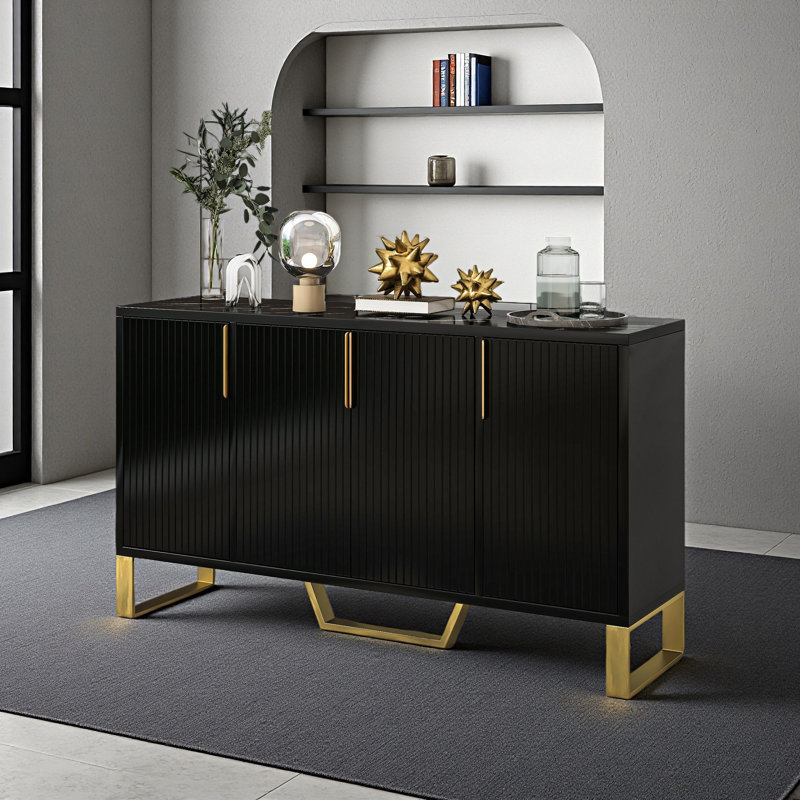 Buffet moderne avec quatre portes, poignées et pieds en métal et armoire de cuisine à tablettes réglables, Or/noir