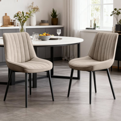 Chaise rembourrée moderne avec dossier capitonné et pieds en métal pour la salle à manger de cuisine