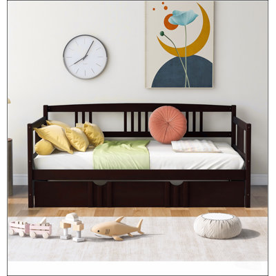 Lit de jour en bois avec lit gigogne simple, cadre en pin robuste pour des solutions de couchage et d'assise polyvalentes et peu encombrantes.