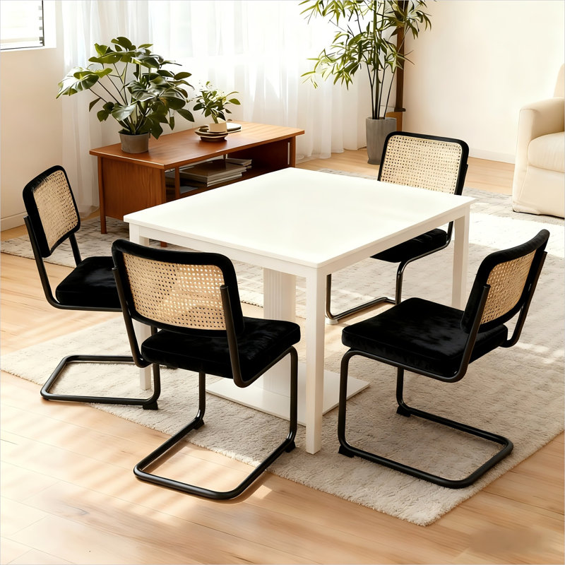 Ensemble de 4 chaises d'appoint en velours avec base en porte-à-faux chromée, noir classique
