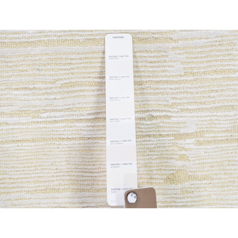 Tapis ivoire 3 pi 1 po x 5 pi 1 po en soie texturée ton sur ton Gabbeh 92936BDD677D4DDA99594A63A44B8074