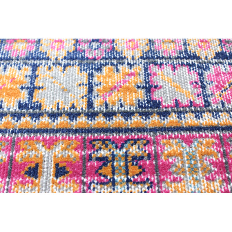 Tapis de style oriental transitionnel Cassy Collection Fuchsia, Rectangle 5 pi 3 po x 7 pi 6 po